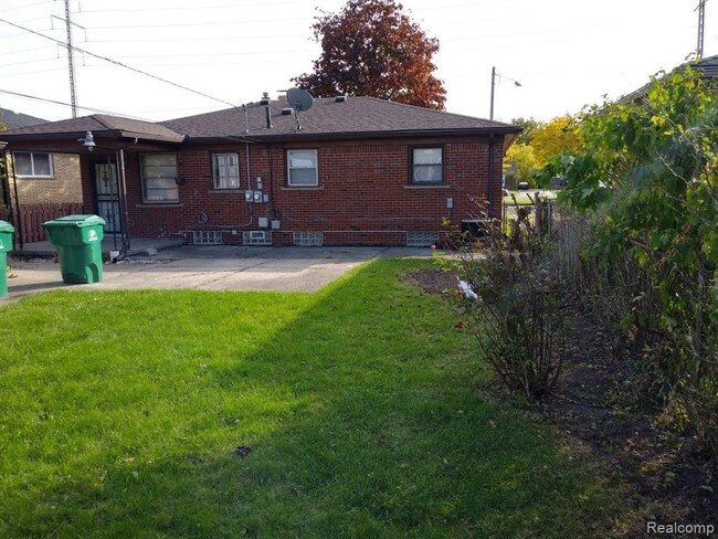 Foto del edificio - 16515 E 8 Mile Rd