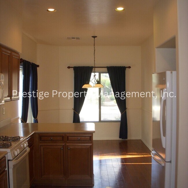 Building Photo - 3/2 Charming Sahuarita Home!!