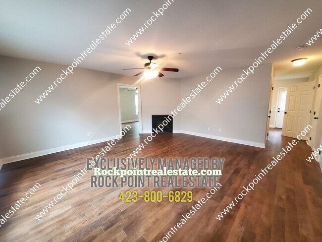 Building Photo - 3 Bedroom 2 Bath Townhouse