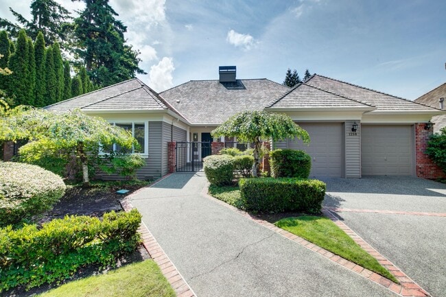 Building Photo - 3bd/2.5ba Bellevue Home