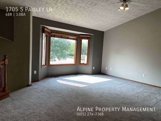 Building Photo - Beautiful 4 Bed/3 Bath West Side Home with...