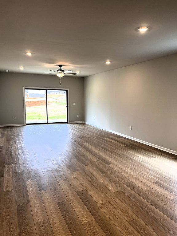 Building Photo - 131 Willow Rose Ln
