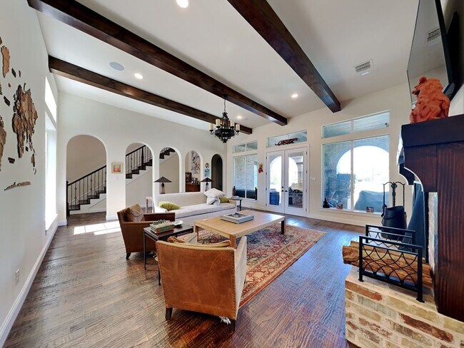 Foto del edificio - Experience Resort-Style Living in the Prestigious Gated Community of Bella Flora.