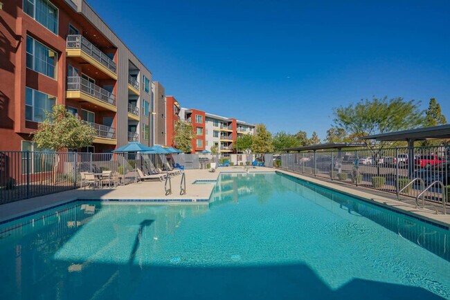 Foto del edificio - 1950 E Broadway Rd