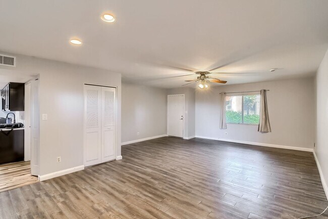 Foto del edificio - Three Bedroom Condo in Glendale