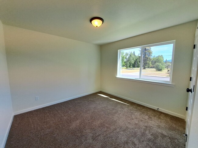 Building Photo - 2022 Construction 3 Bed, 2 Bath Close to D...