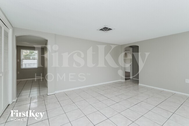 Foto del edificio - 7825 Embassy Blvd