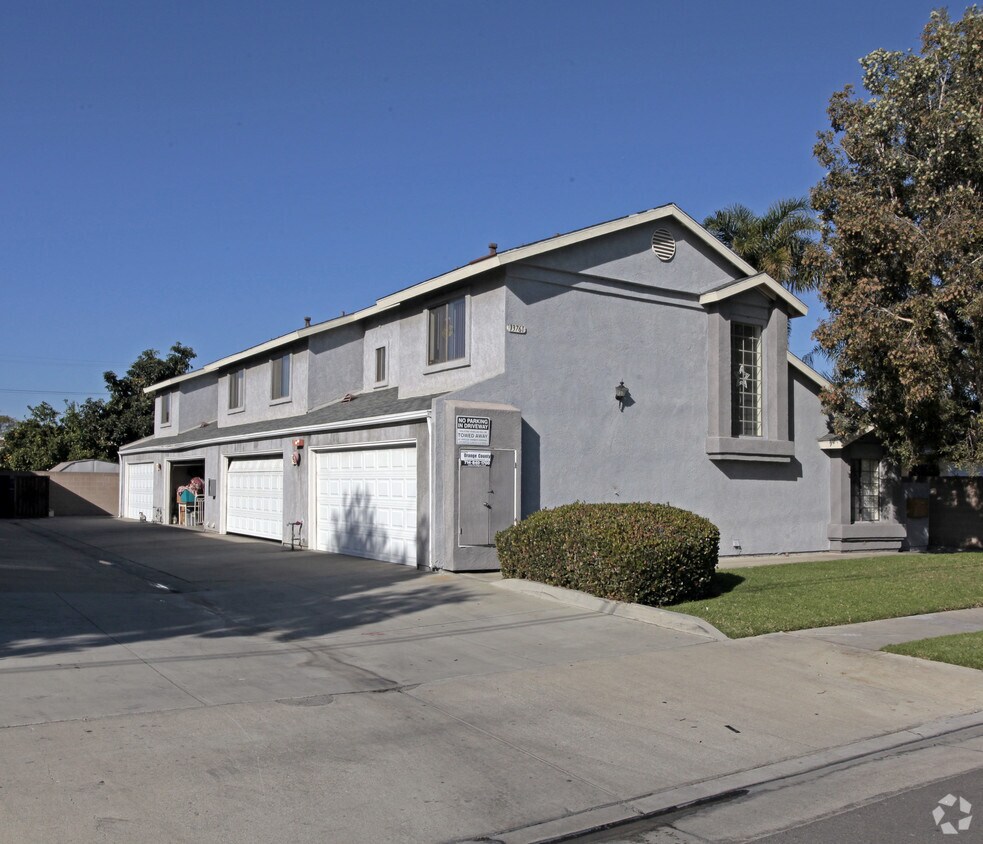 Primary Photo - 13761-13765 Cedar St