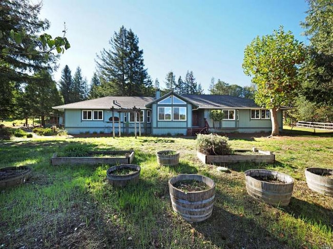 Building Photo - 123 Geyserville Ave