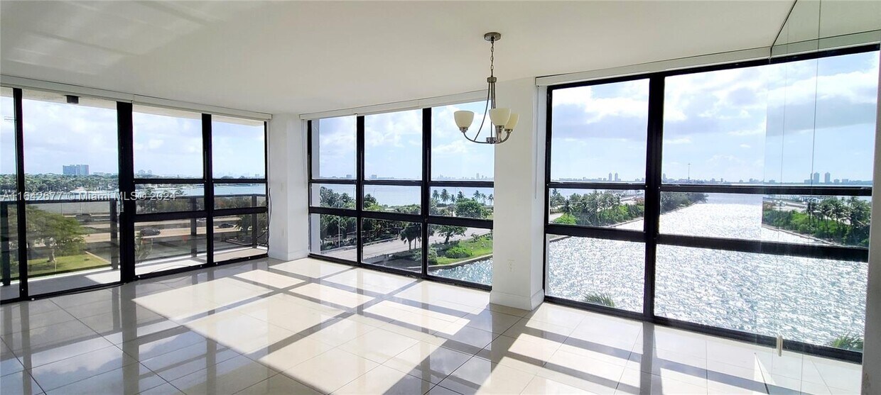 Foto principal - 600 NE 36th St
