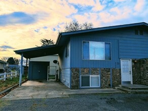 Building Photo - 630 Preston Ave