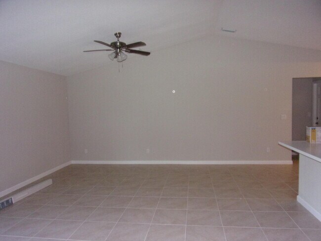 Building Photo - 1149 SW Ackard Ave