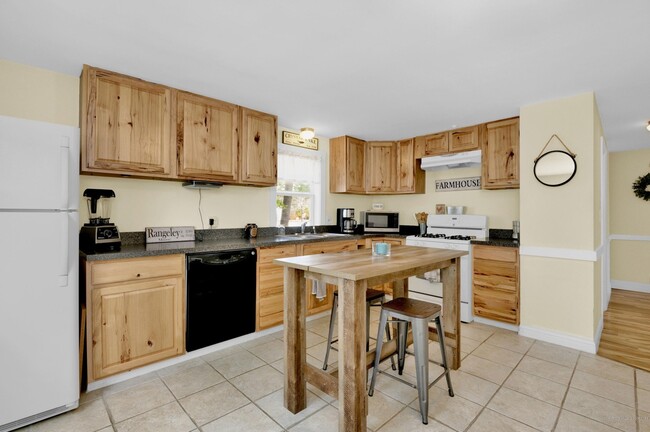 Kitchen - 3 Spruce Dr