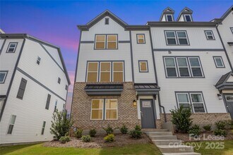 Building Photo - 1742 Blanche St