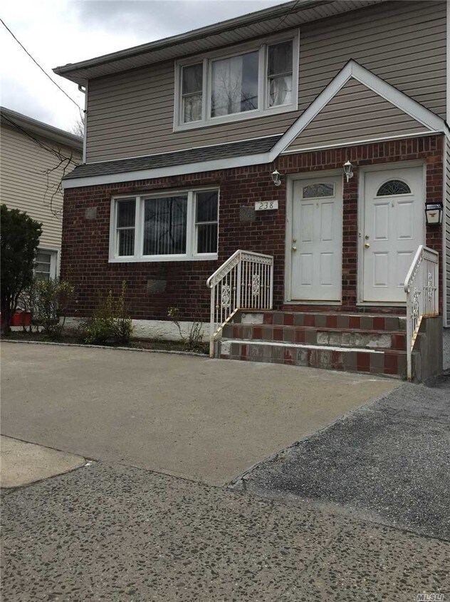 Primary Photo - 238 Nassau Blvd
