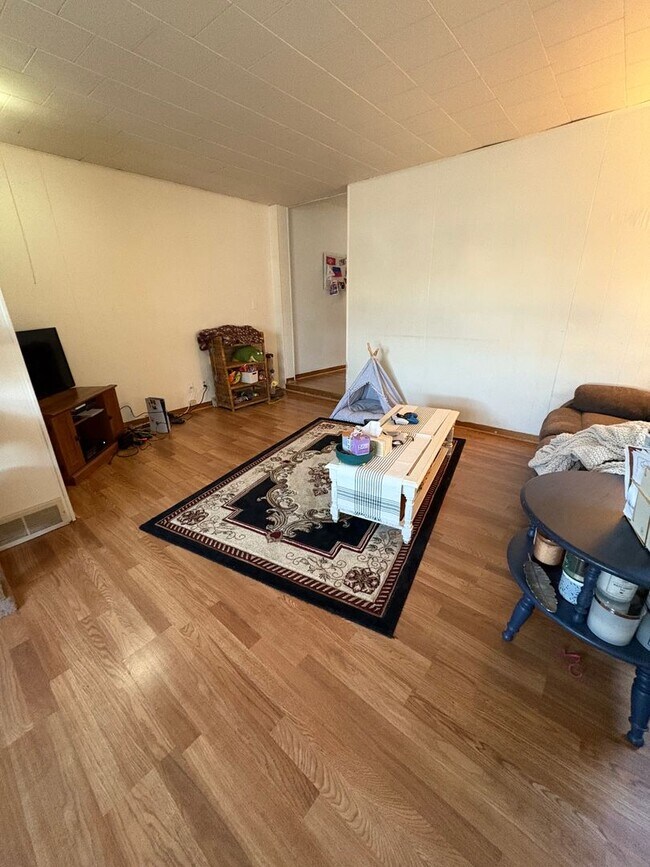 Foto del edificio - 2 Bedroom 1 Bathroom Single Family Home On The North Side