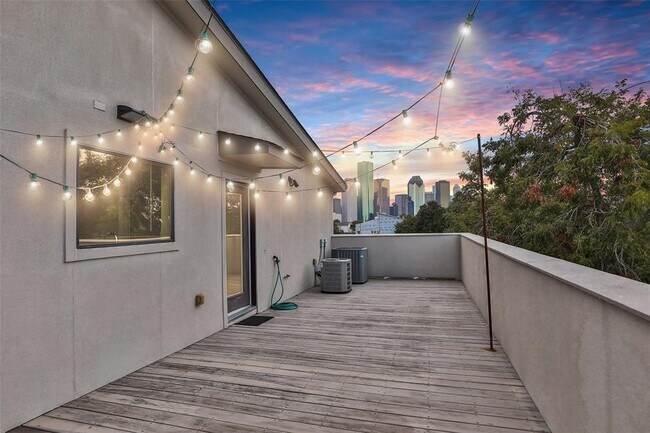 Foto del edificio - 1719 Hickory St