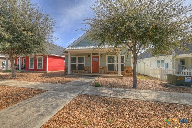 Building Photo - 1378 Hanz Dr