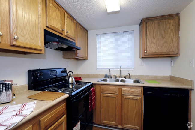 2BR, 1.5BA - 975 SF - Oaks at Victory