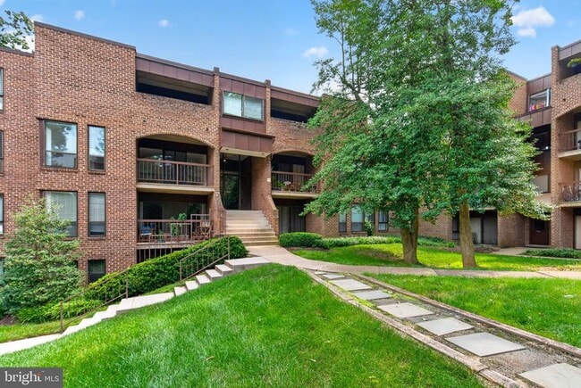 Building Photo - 11232 Chestnut Grove Square