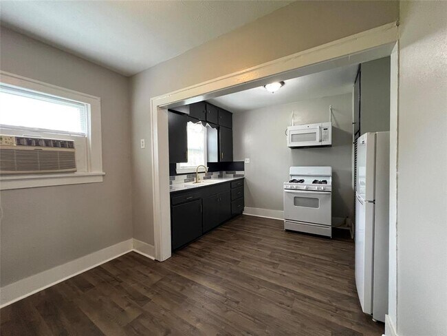 Building Photo - 2531 Stevens St