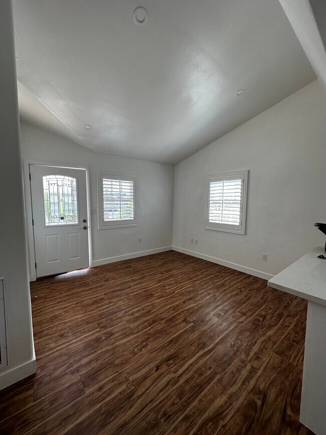 824 Glenway Dr Unit 4, Inglewood, CA 90302 Apartments in Inglewood