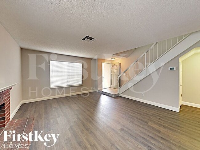 Building Photo - 1742 La Cruz Dr