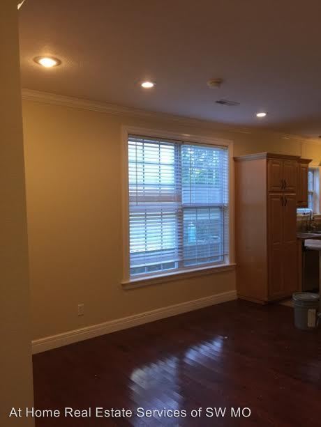 Foto del edificio - 737 S Pickwick Ave