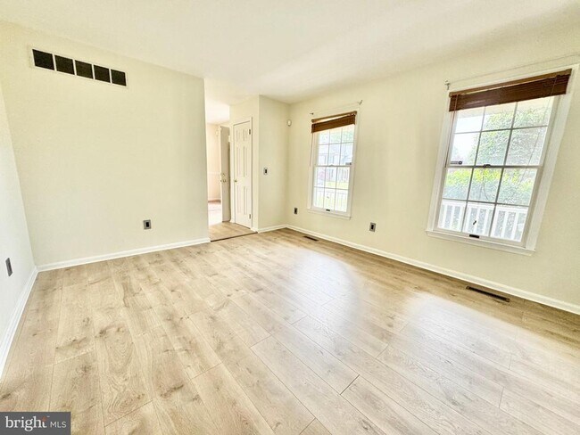 Building Photo - 501 Falcon Dr