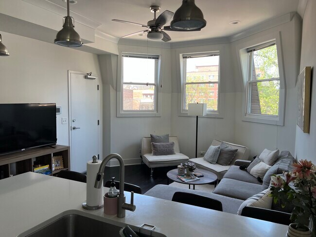 Sala de estar - 161 W Schiller St