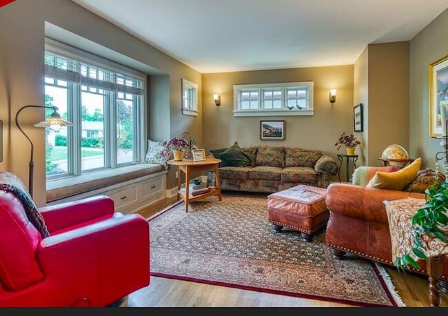 Building Photo - Picture Perfect Bungalow in the Heart  of St. Andrews Heights (IP062)