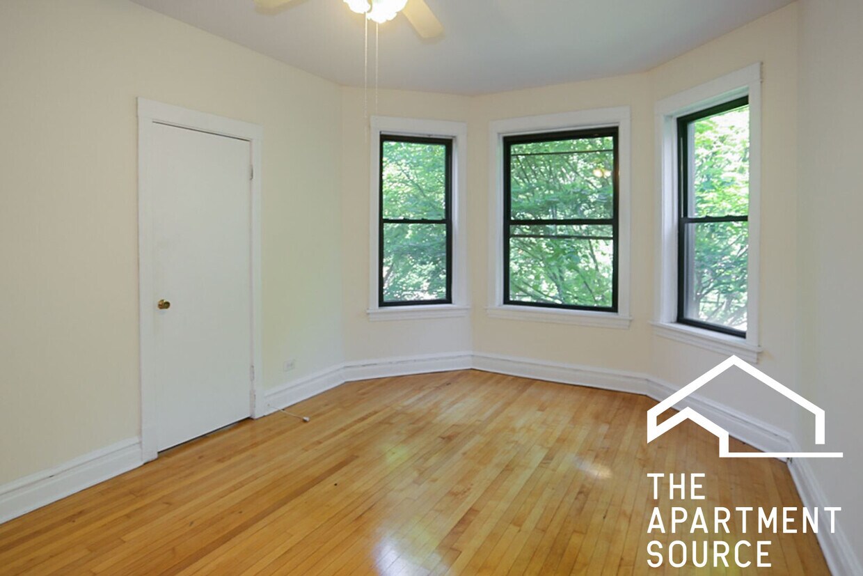 Foto principal - 2327 N Southport Ave