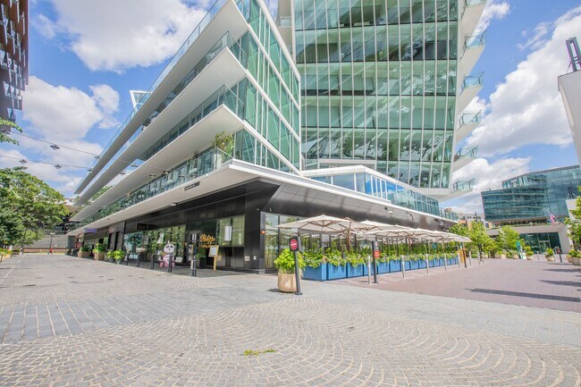 Foto del edificio - Luxurious 1 BR/1.5 BA Condo in Southwest W...