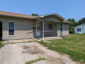 Building Photo - 723 E College St