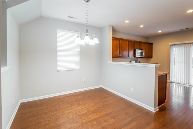 Building Photo - Beautiful Spacious & Ready to Call Home