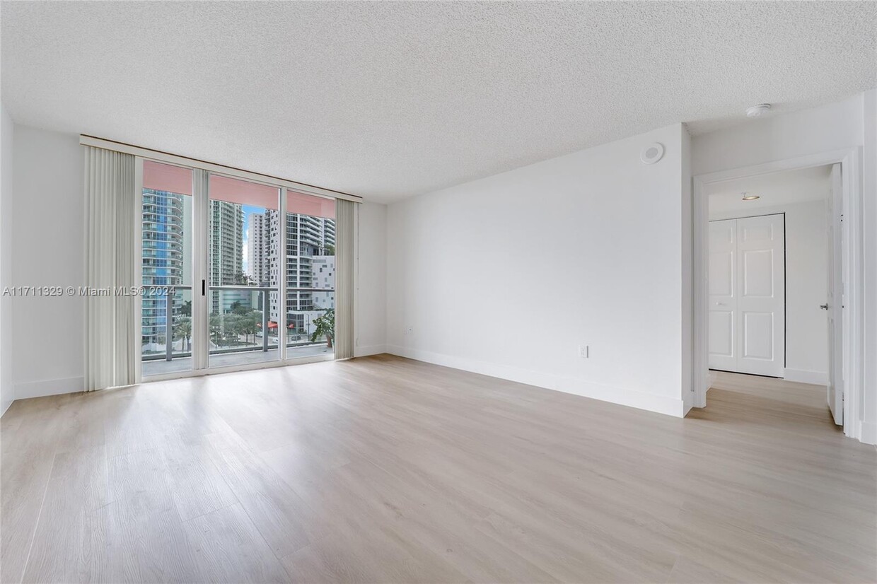 Foto principal - 1155 Brickell Bay Dr