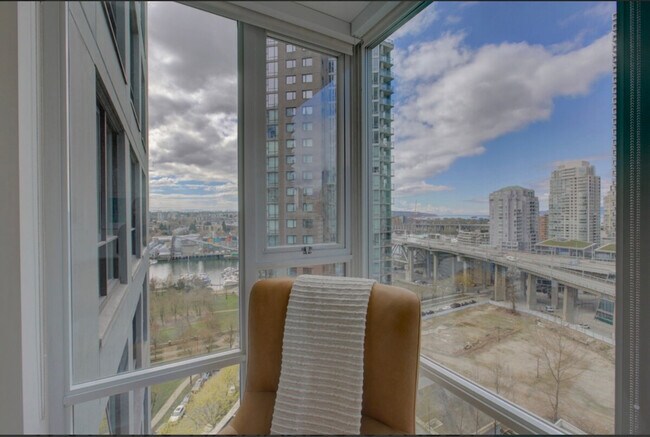 Photo du bâtiment - 1408 Strathmore Mews