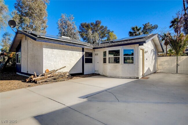 Foto del edificio - 6223 W Foothill Blvd