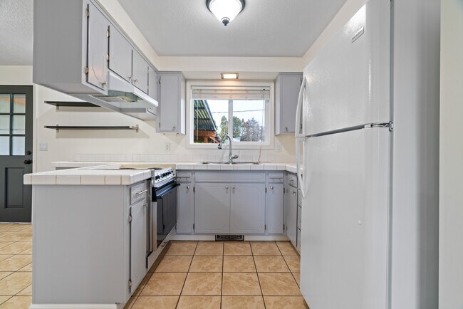 Foto del edificio - 404 Hillview Dr