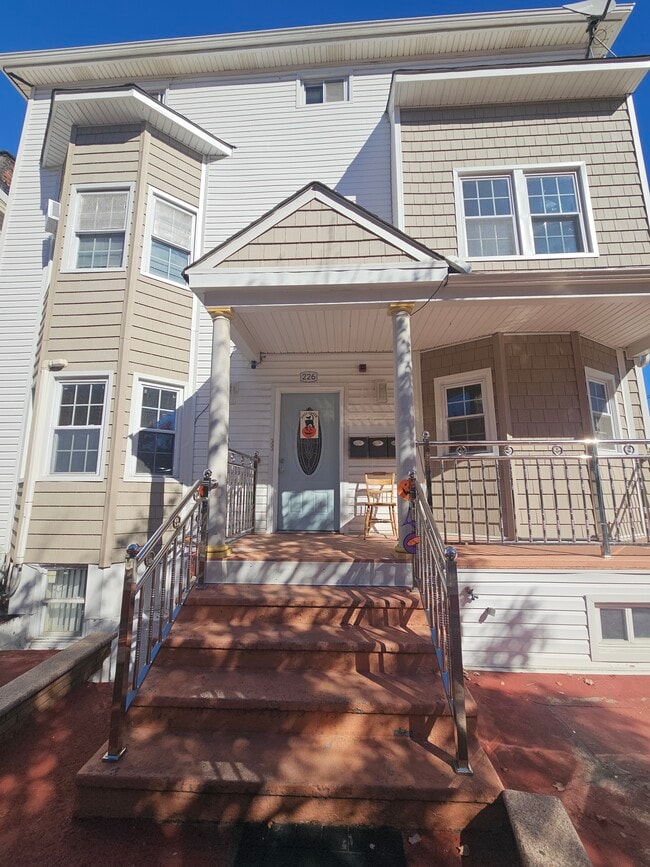 Building Photo - 228 Duncan Ave