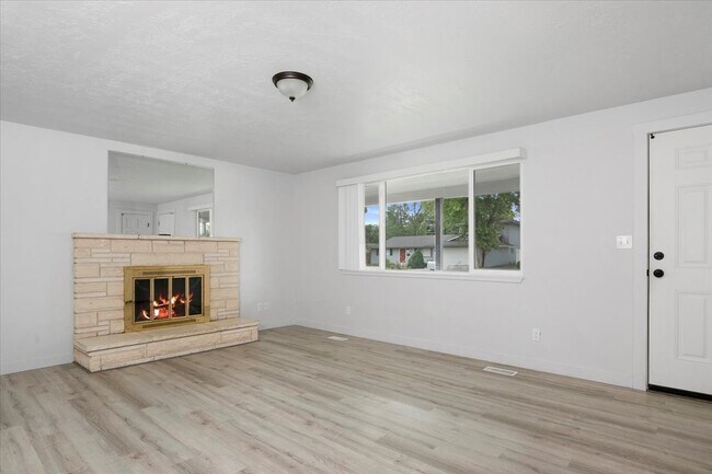 Building Photo - 8100 Wesley Dr