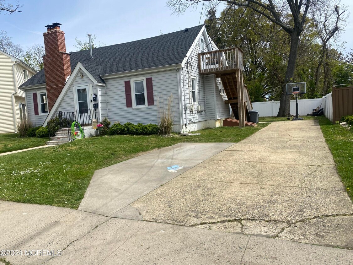 4 Hall Pl, Keyport, NJ 07735 Townhome Rentals in Keyport NJ