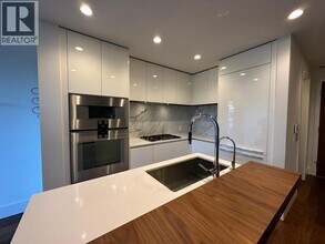 Building Photo - 389 W 59th Ave