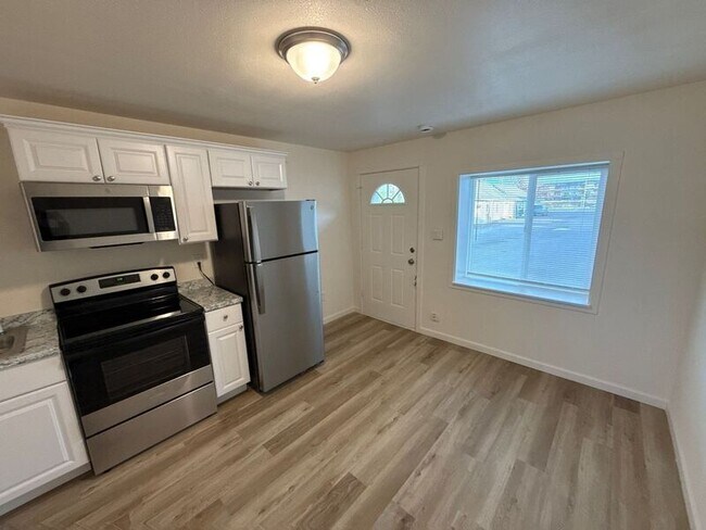 Foto del edificio - 3361 Portland Rd NE