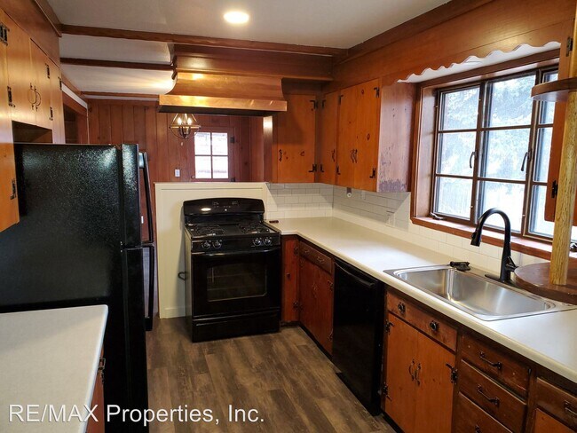 Building Photo - 3 br, 2 bath House - 1010 N. Farragut Ave.