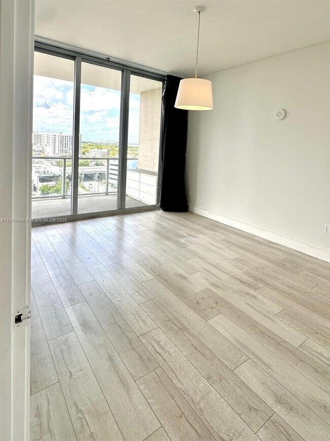 Foto del edificio - 3470 E Coast Ave