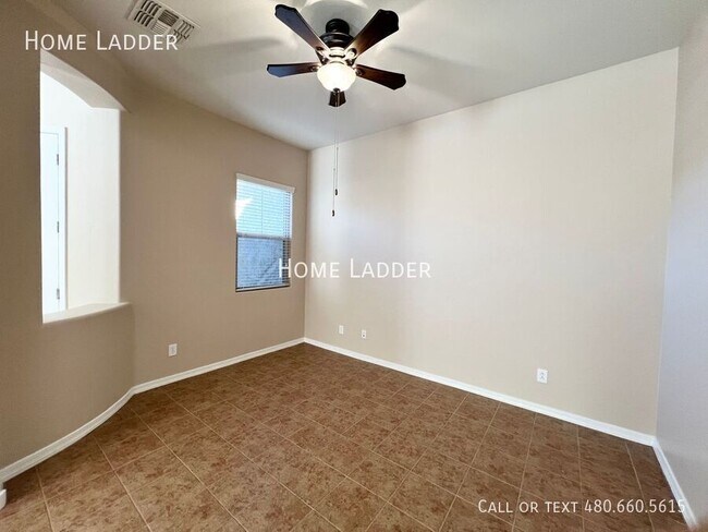 Foto del edificio - 6491 W Victory Way