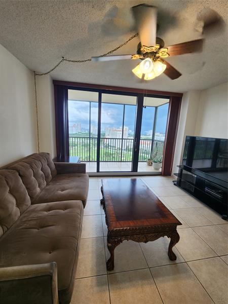 Foto del edificio - 20379 W Country Club Dr