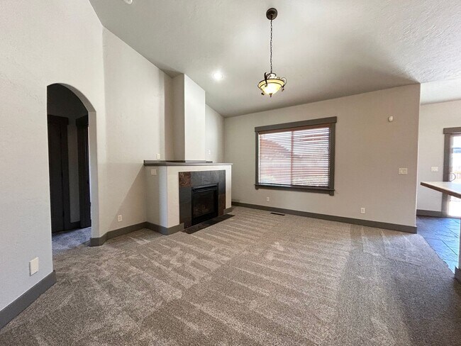 Foto del edificio - 3 bedroom 2 bathroom Meridian home with bo...
