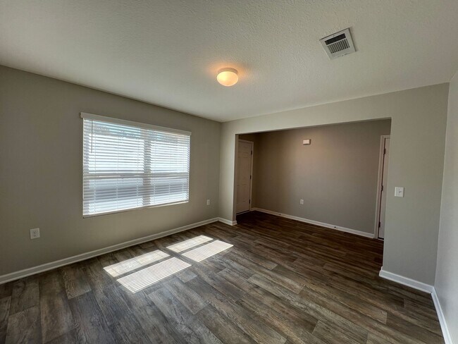 Foto del edificio - $200 off Move in Special --  So Much Room ...